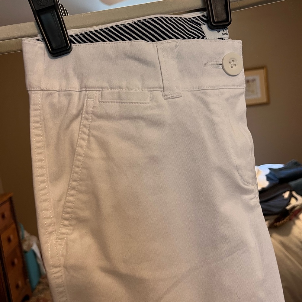 Size 0 Crown & Ivy White Mom-Fit Chinos